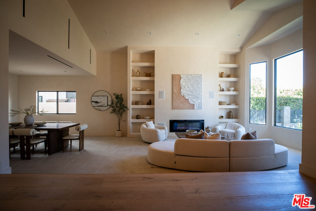 14807 Otsego St, Sherman Oaks, CA 91403
