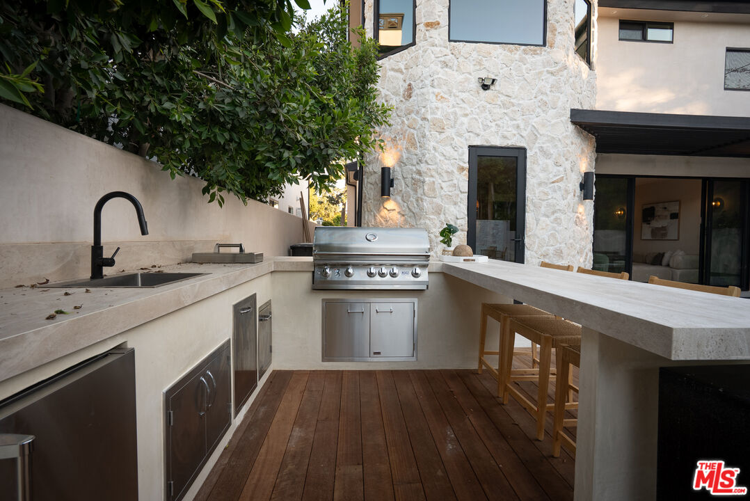14807 Otsego St, Sherman Oaks, CA 91403