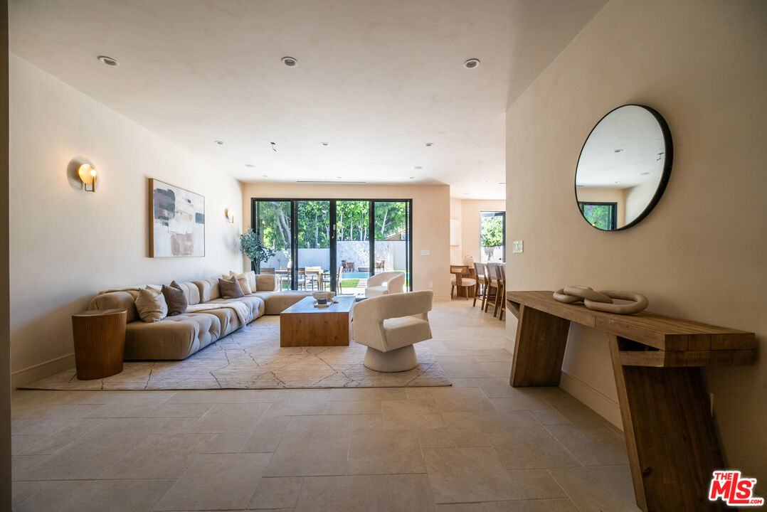 14807 Otsego St, Sherman Oaks, CA 91403