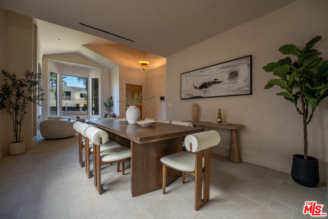 14807 Otsego St, Sherman Oaks, CA 91403