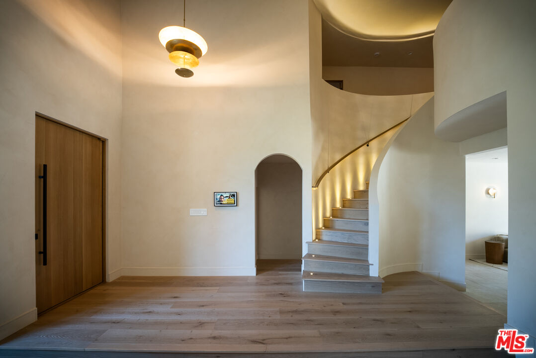 14807 Otsego St, Sherman Oaks, CA 91403