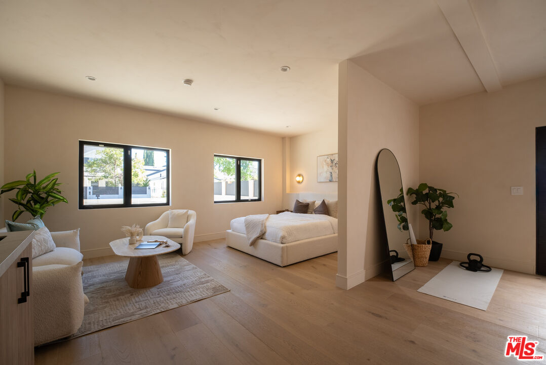 14807 Otsego St, Sherman Oaks, CA 91403