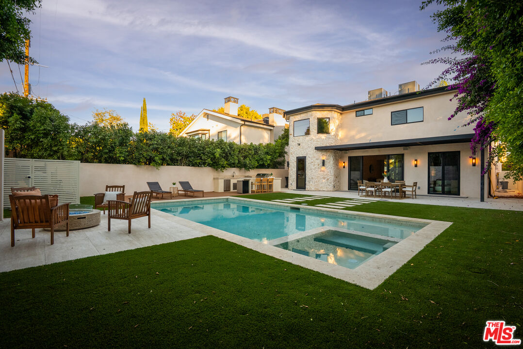 14807 Otsego St, Sherman Oaks, CA 91403