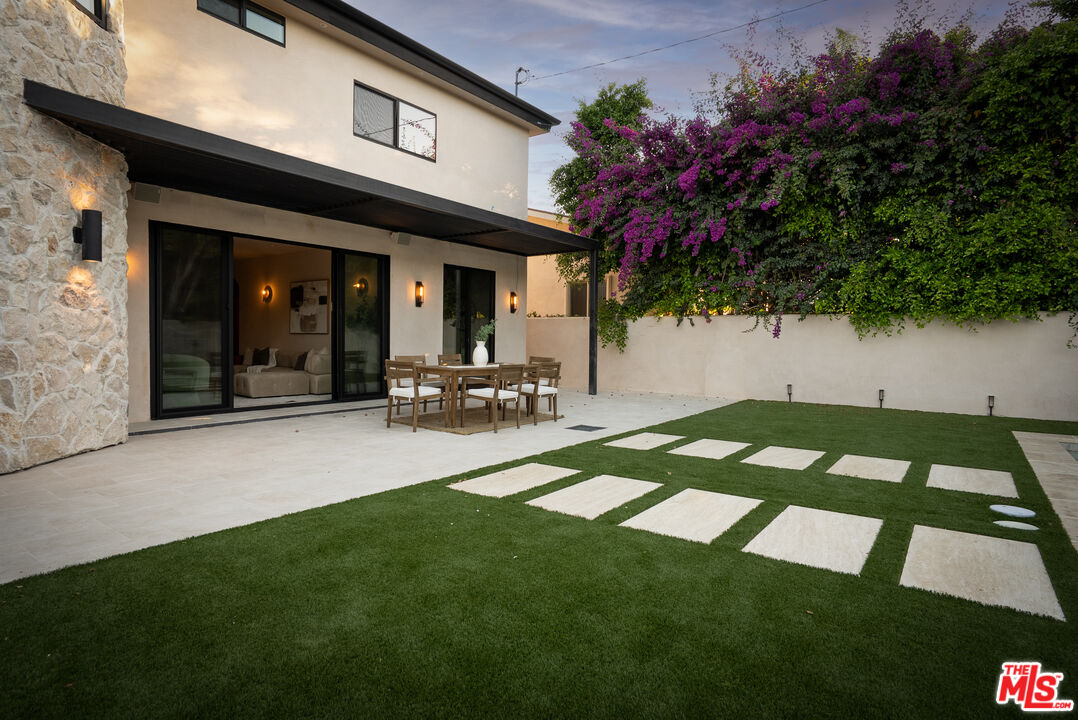 14807 Otsego St, Sherman Oaks, CA 91403