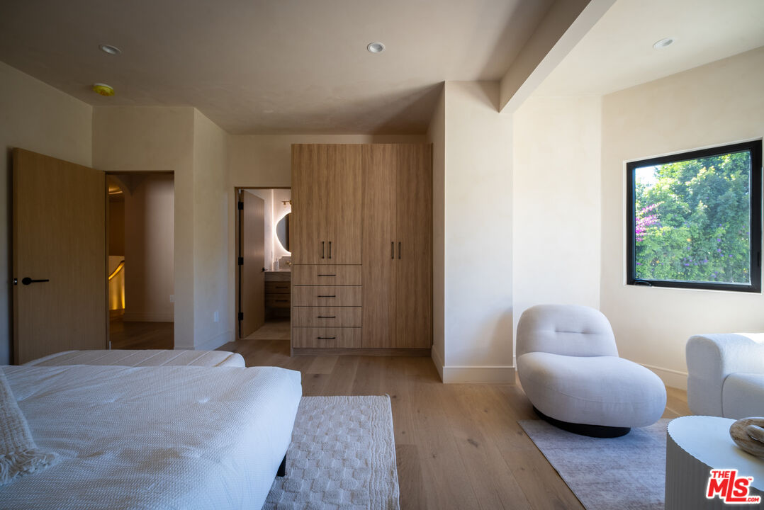 14807 Otsego St, Sherman Oaks, CA 91403
