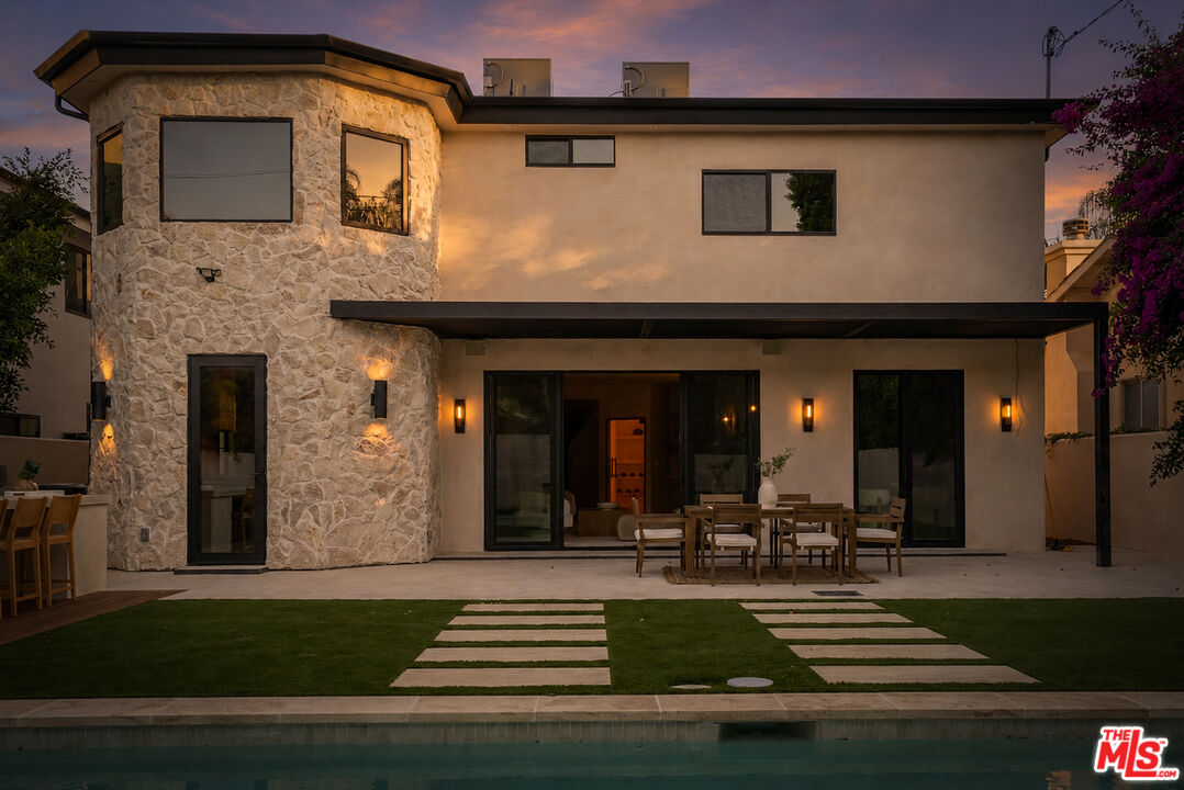 14807 Otsego St, Sherman Oaks, CA 91403