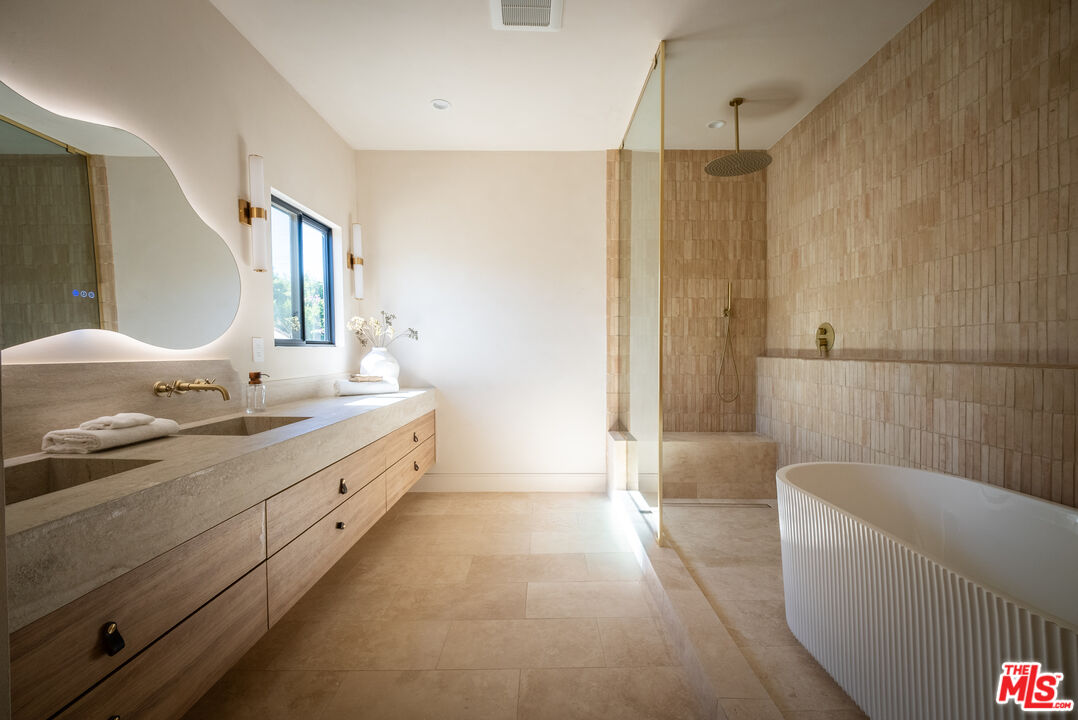 14807 Otsego St, Sherman Oaks, CA 91403