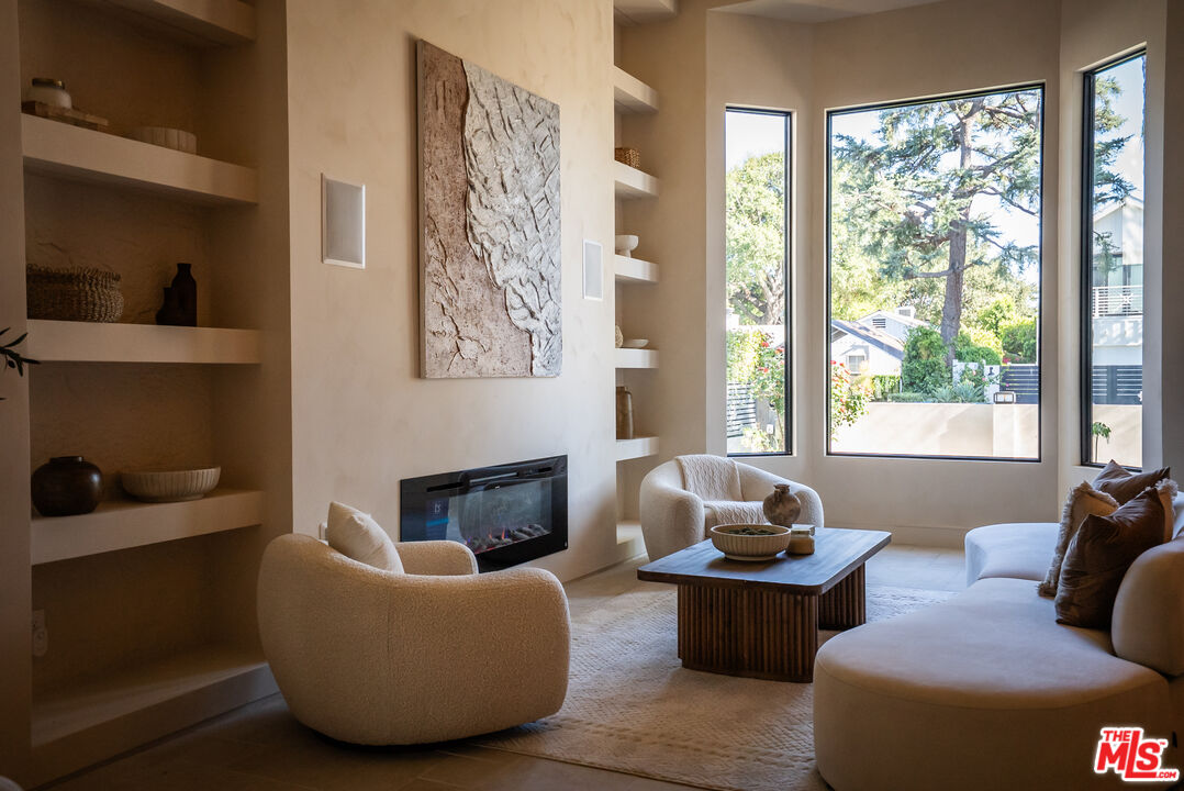 14807 Otsego St, Sherman Oaks, CA 91403