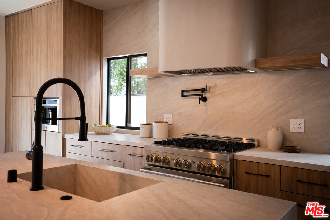 14807 Otsego St, Sherman Oaks, CA 91403