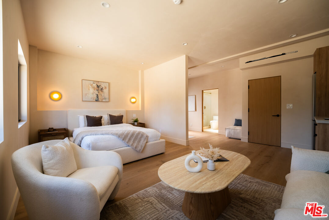 14807 Otsego St, Sherman Oaks, CA 91403