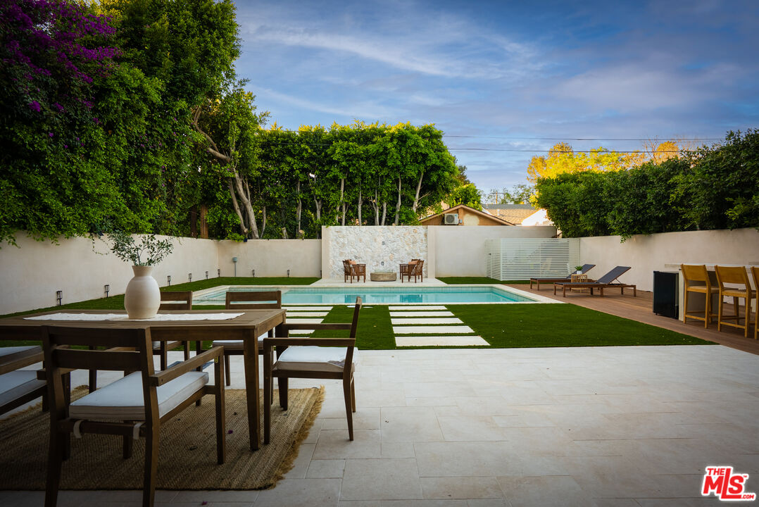 14807 Otsego St, Sherman Oaks, CA 91403