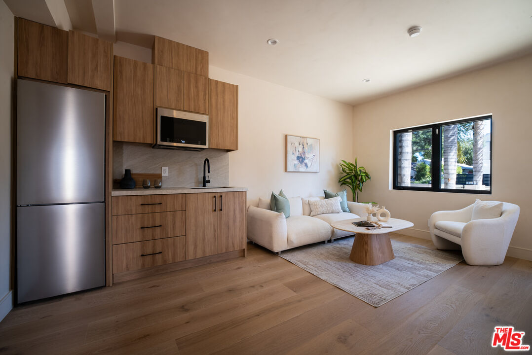 14807 Otsego St, Sherman Oaks, CA 91403