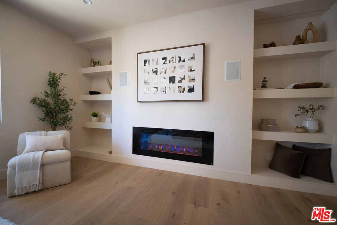 14807 Otsego St, Sherman Oaks, CA 91403