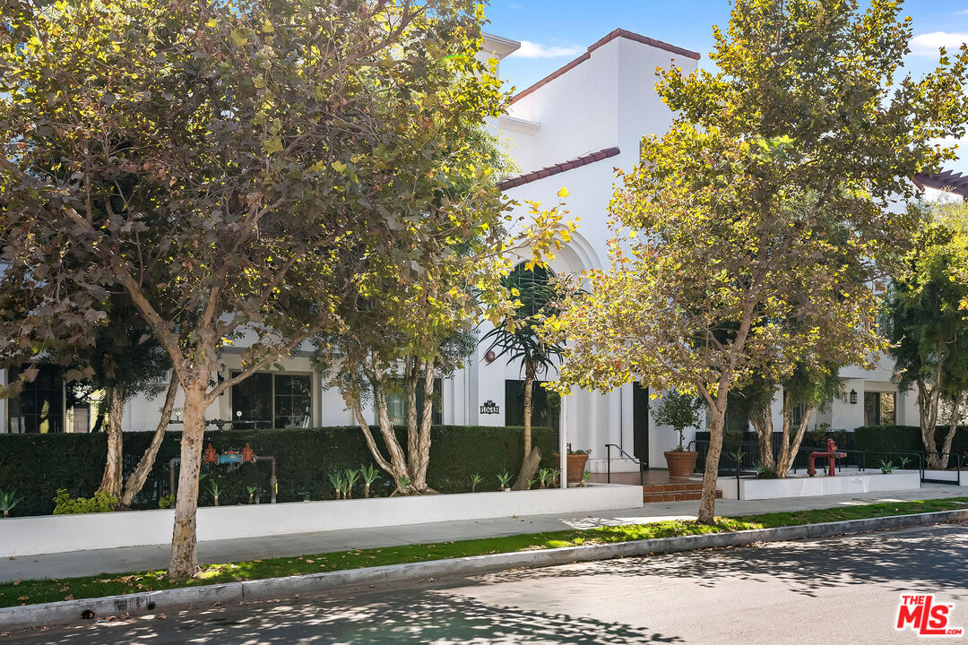 10639 Woodbridge St, #107, North Hollywood, CA 91602 10639 Woodbridge St, #107, North Hollywood, CA 91602