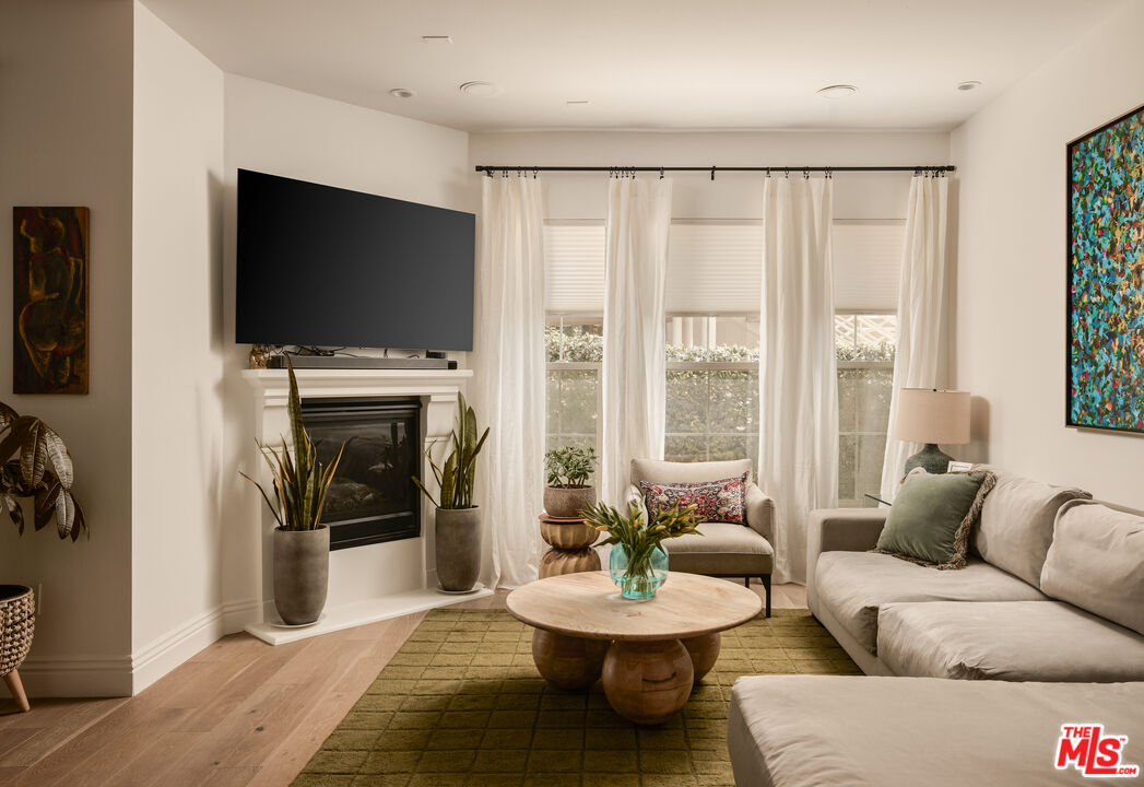 10639 Woodbridge St, #107, North Hollywood, CA 91602 10639 Woodbridge St, #107, North Hollywood, CA 91602
