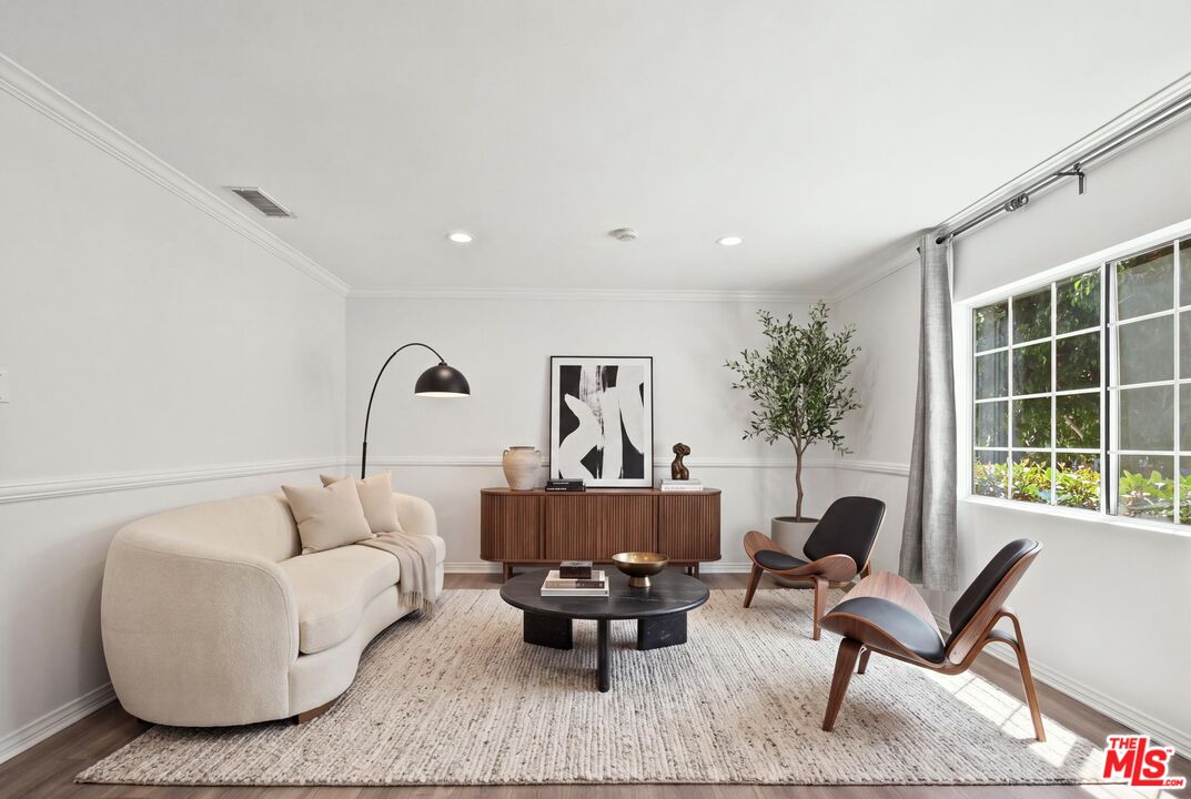 Property photo for 7048 Zelzah Ave, Los Angeles, CA
