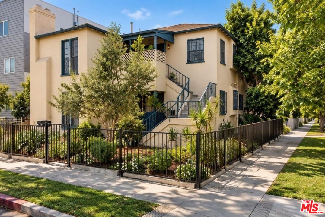 Property photo for 541 N St Andrews Pl, Los Angeles, CA