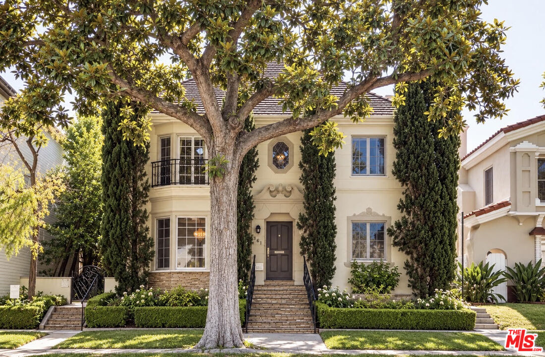 Property photo for 361 1/2 S Doheny Dr, Beverly Hills, CA