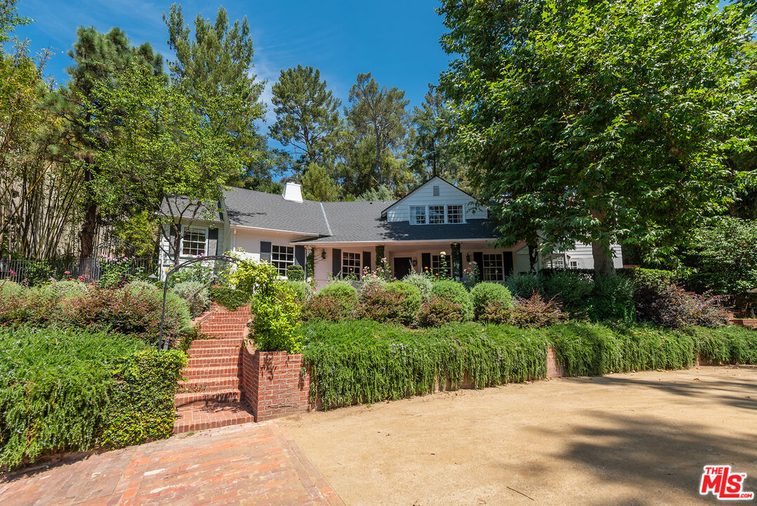 Property photo for 9305 Hazen Dr, Beverly Hills, CA