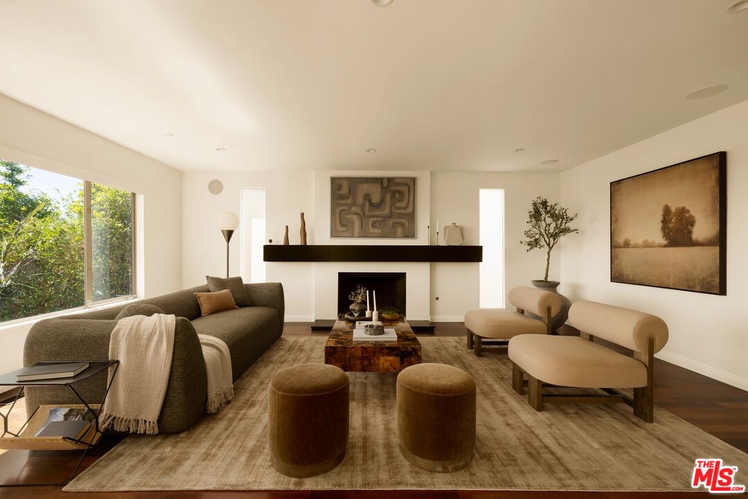 6350 Bryn Mawr Dr, Los Angeles, CA 90068
