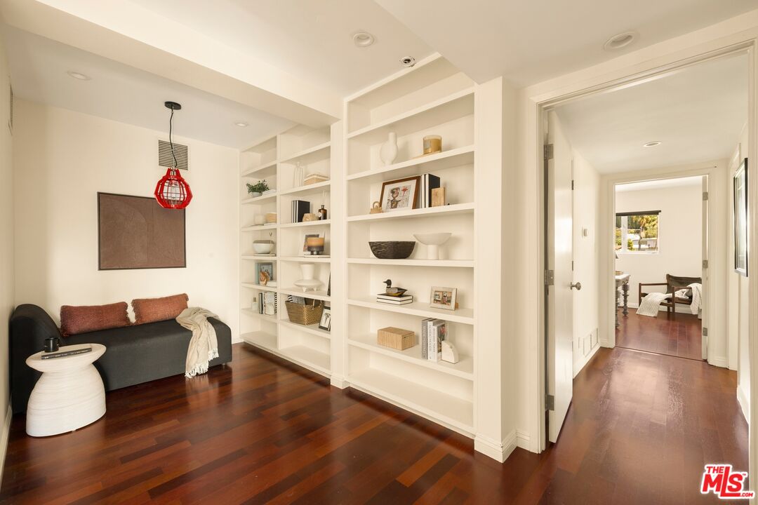 6350 Bryn Mawr Dr, Los Angeles, CA 90068