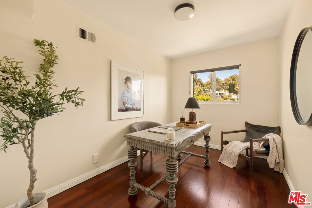 6350 Bryn Mawr Dr, Los Angeles, CA 90068