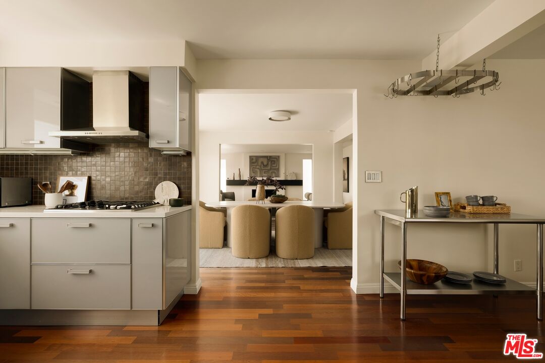 6350 Bryn Mawr Dr, Los Angeles, CA 90068