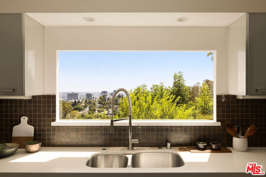6350 Bryn Mawr Dr, Los Angeles, CA 90068