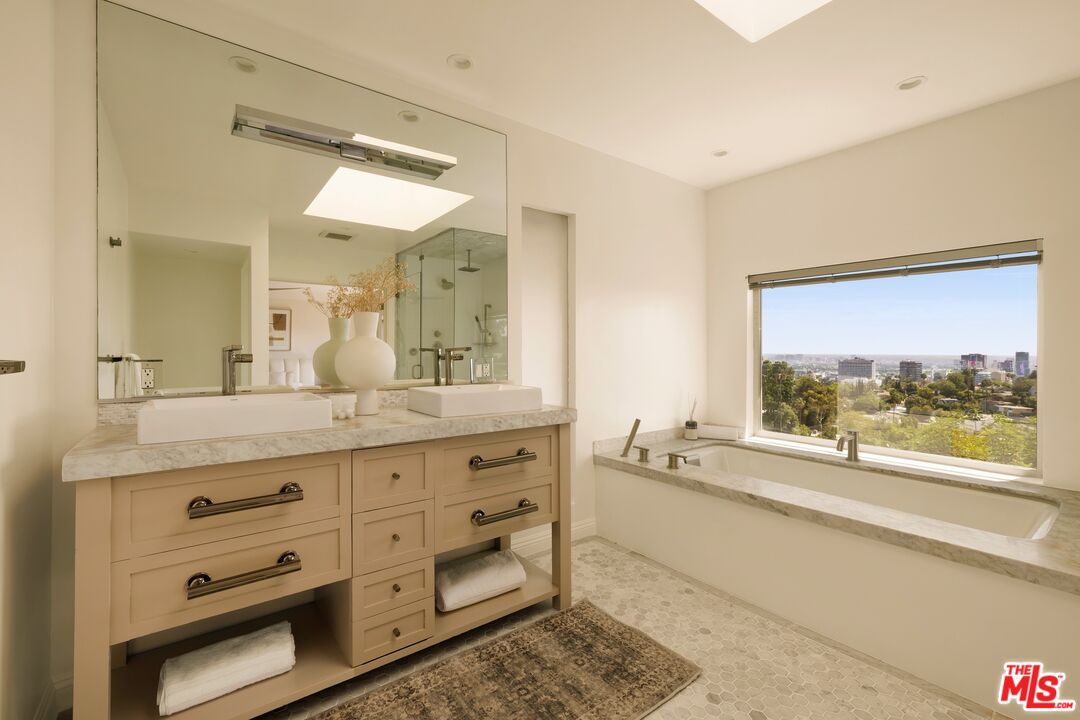 6350 Bryn Mawr Dr, Los Angeles, CA 90068