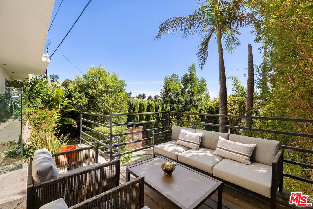 6350 Bryn Mawr Dr, Los Angeles, CA 90068