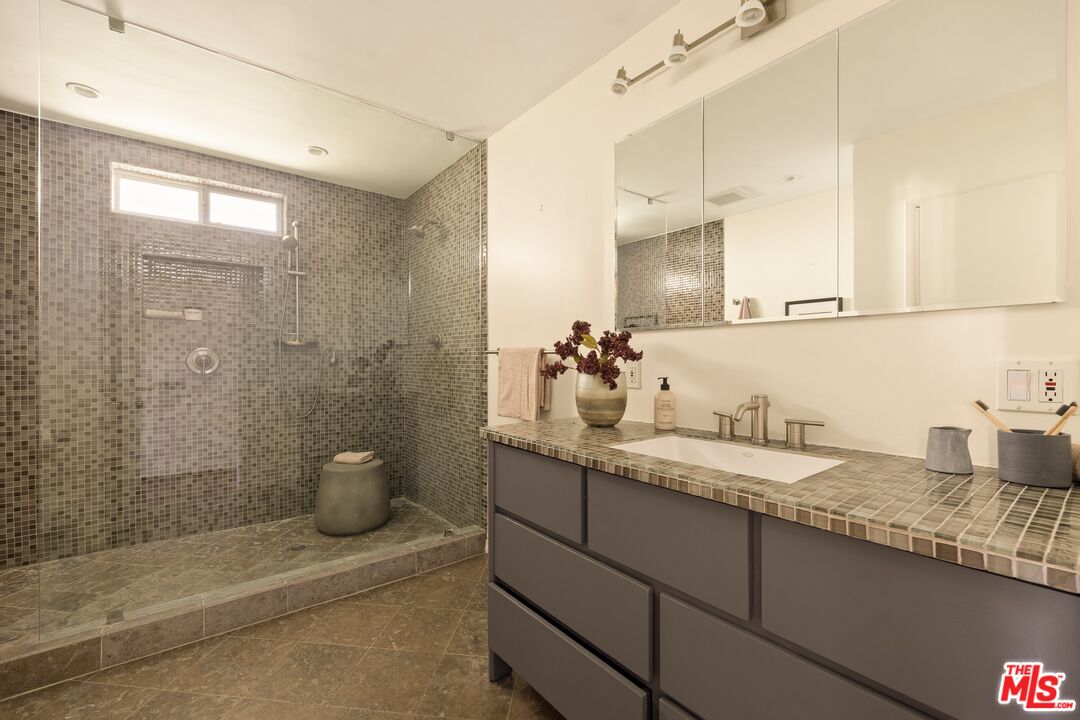 6350 Bryn Mawr Dr, Los Angeles, CA 90068