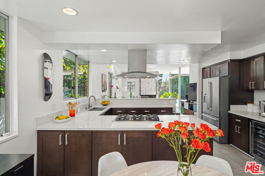 6110 Mary Ellen Ave, Van Nuys, CA 91401