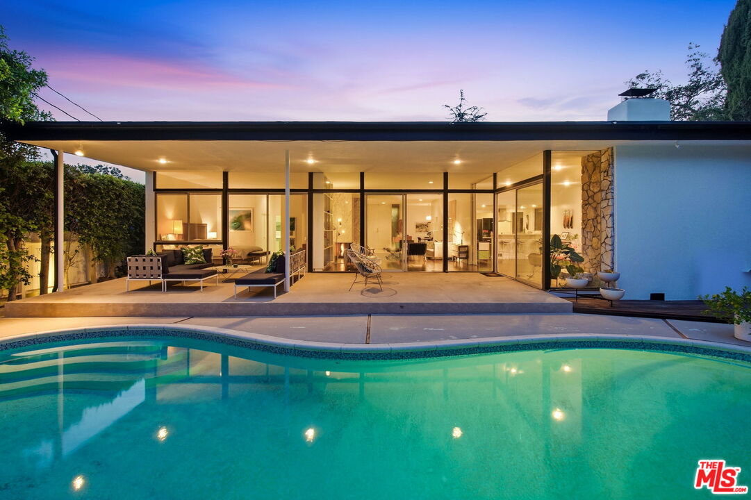 6110 Mary Ellen Ave, Van Nuys, CA 91401