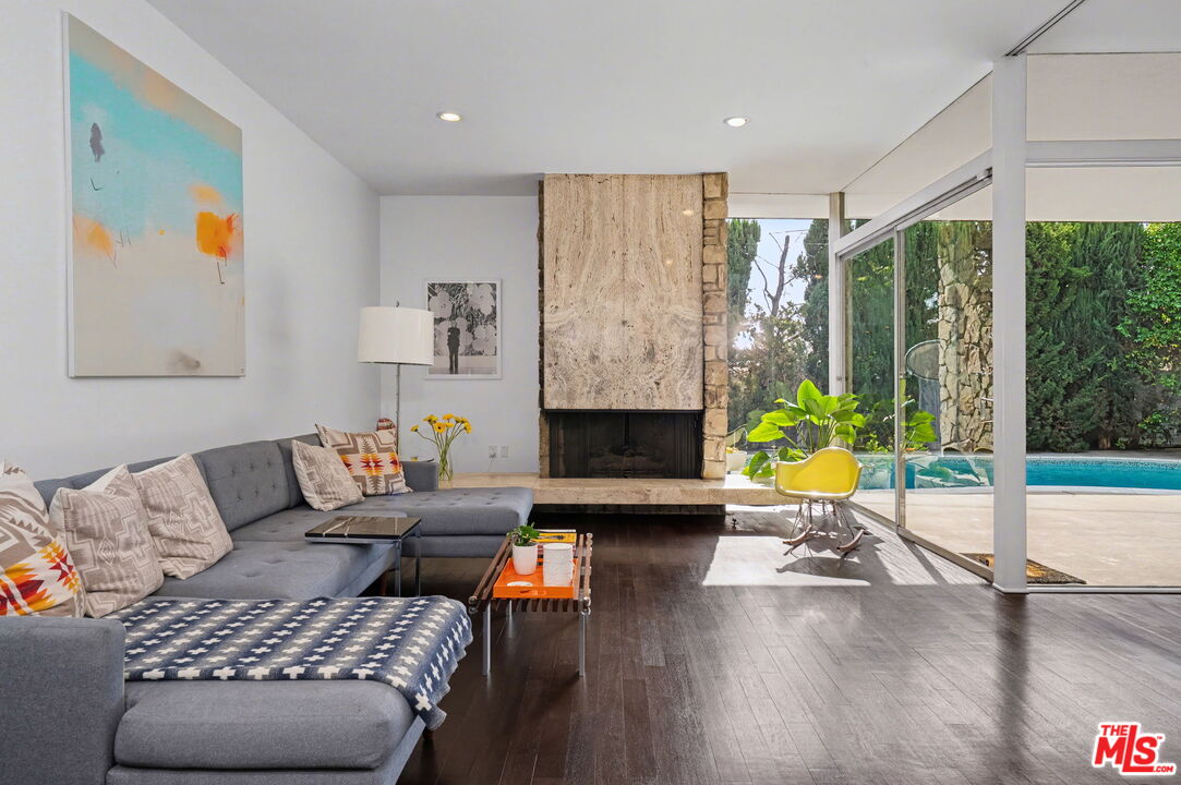 6110 Mary Ellen Ave, Van Nuys, CA 91401