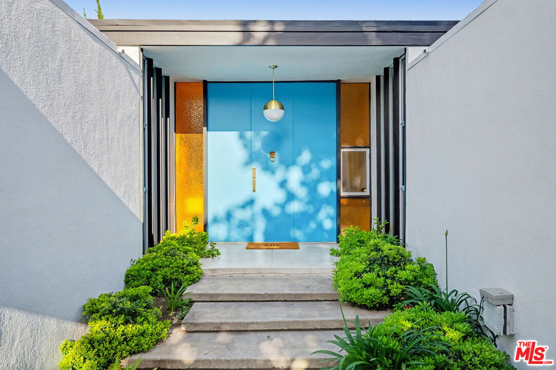 6110 Mary Ellen Ave, Van Nuys, CA 91401