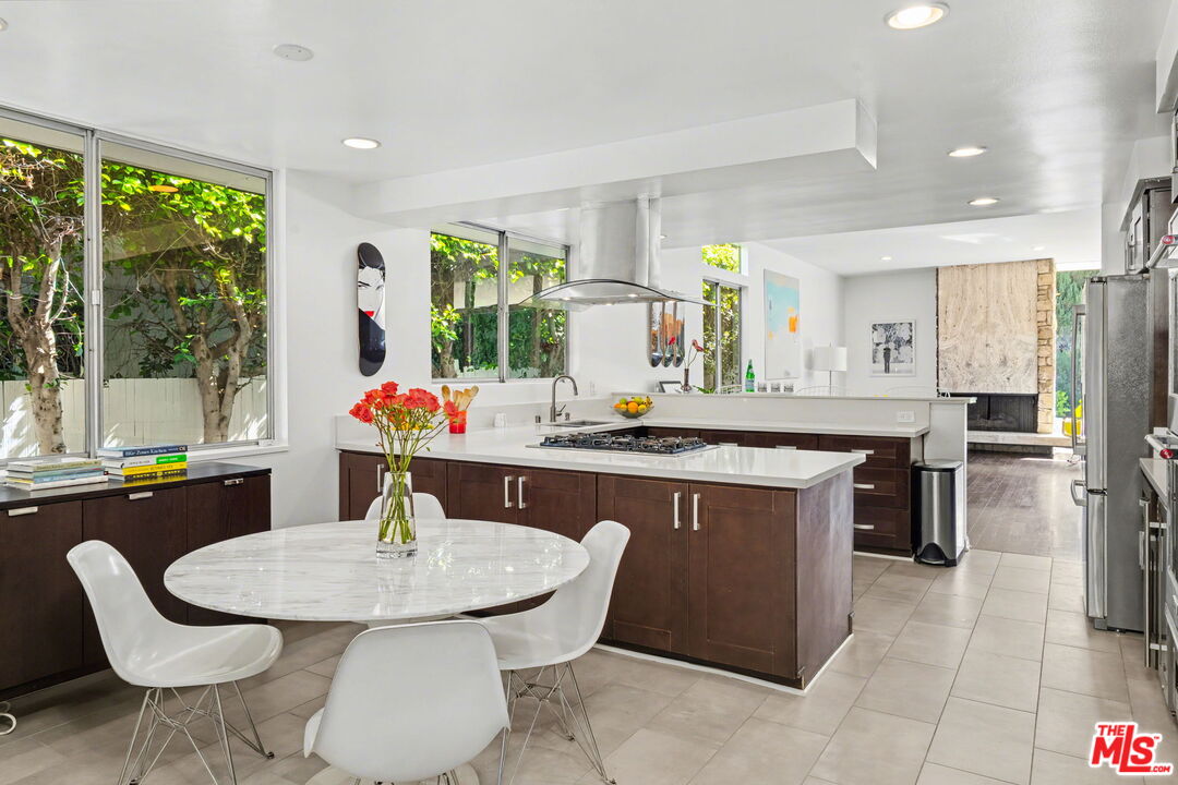 6110 Mary Ellen Ave, Van Nuys, CA 91401