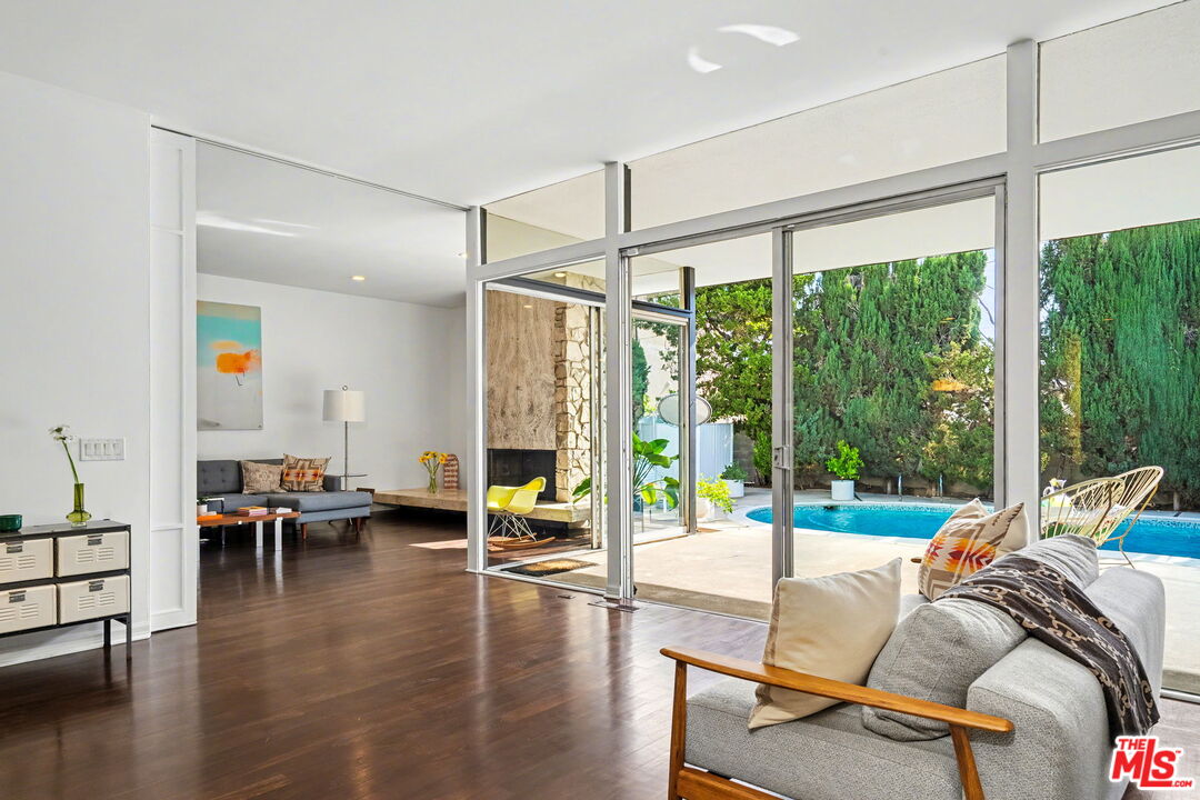 6110 Mary Ellen Ave, Van Nuys, CA 91401