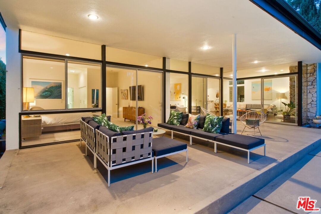 6110 Mary Ellen Ave, Van Nuys, CA 91401
