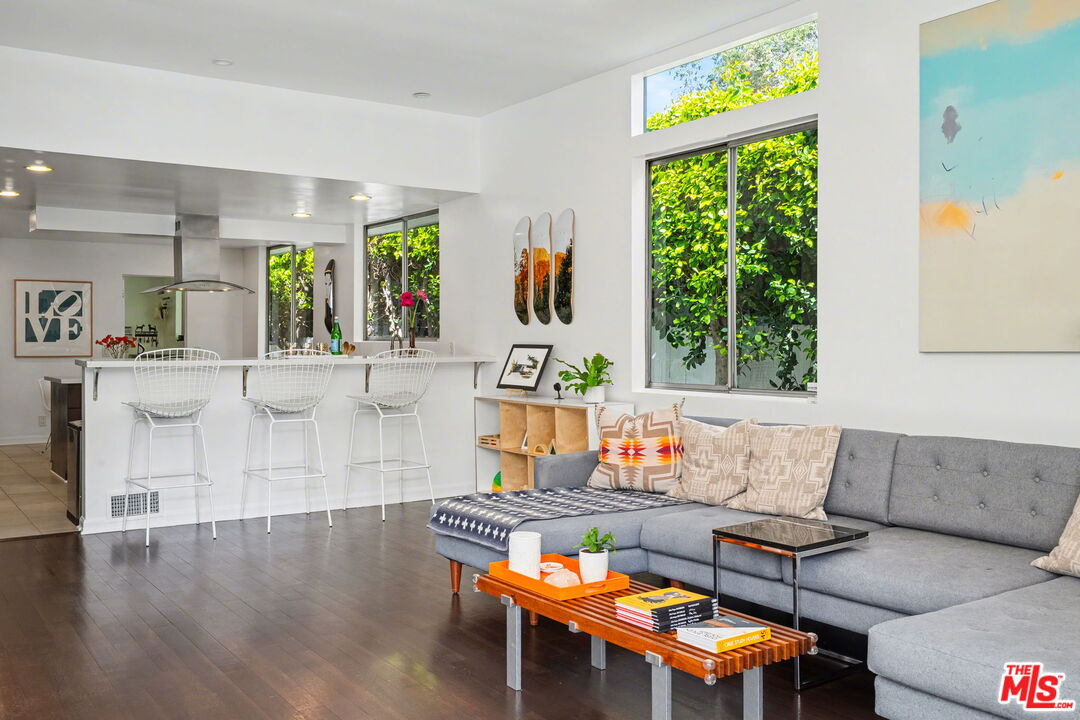 6110 Mary Ellen Ave, Van Nuys, CA 91401