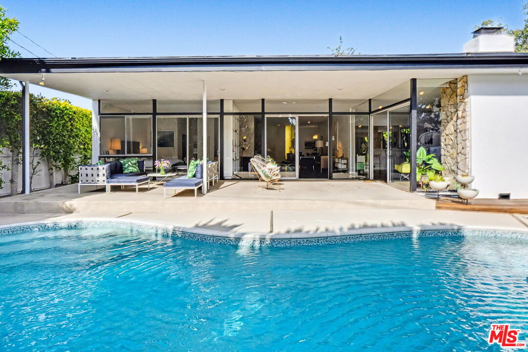 6110 Mary Ellen Ave, Van Nuys, CA 91401