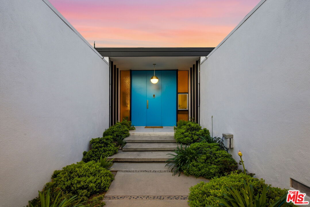 6110 Mary Ellen Ave, Van Nuys, CA 91401