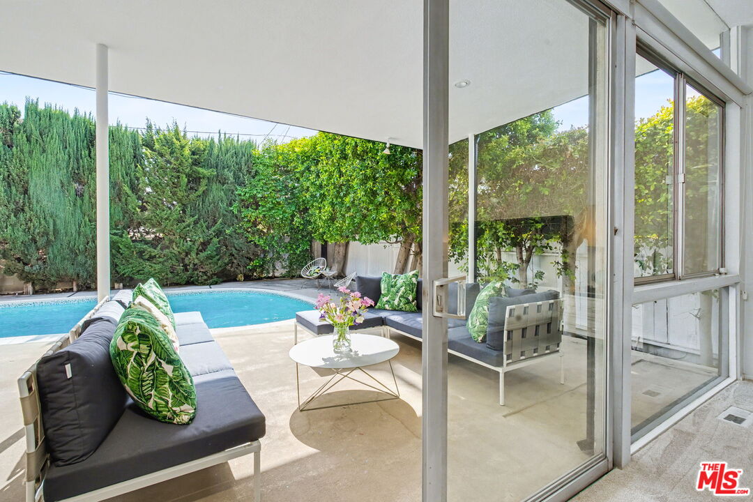 6110 Mary Ellen Ave, Van Nuys, CA 91401