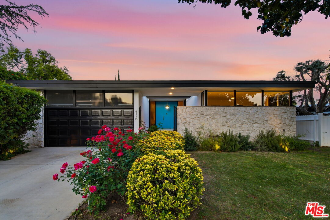 6110 Mary Ellen Ave, Van Nuys, CA 91401