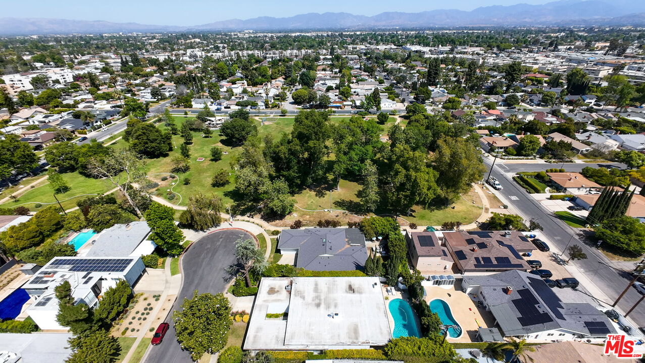 6110 Mary Ellen Ave, Van Nuys, CA 91401