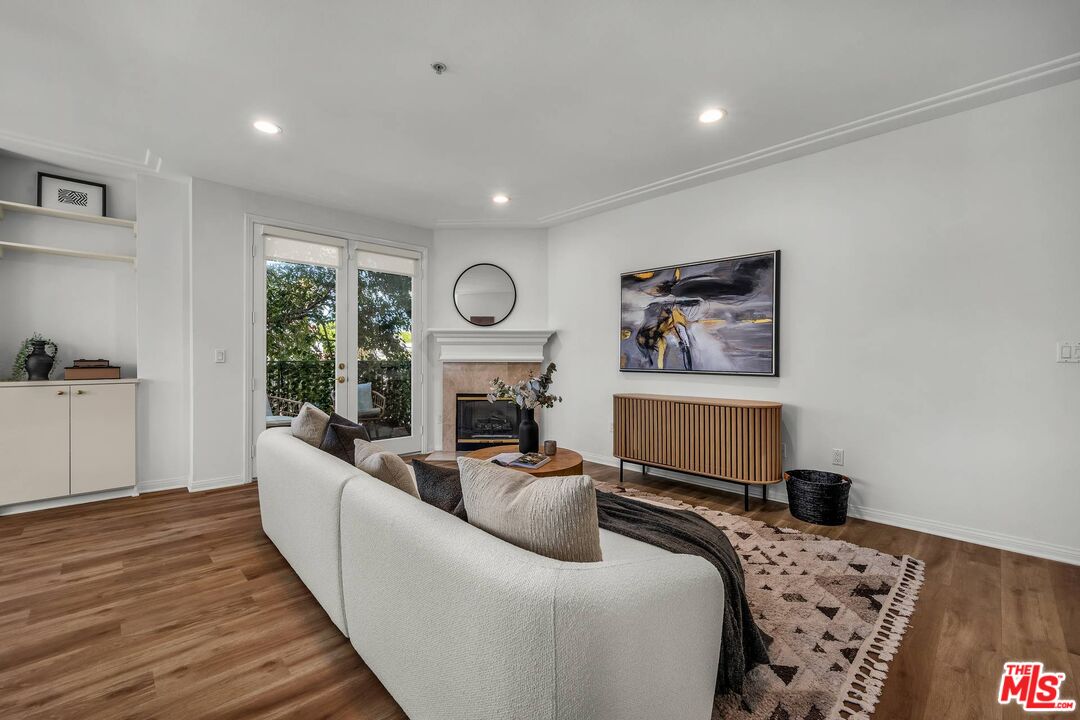 1100 S Clark Dr, #201, Los Angeles, CA 90035