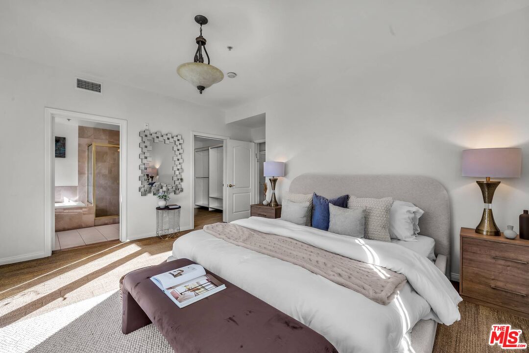 1100 S Clark Dr, #201, Los Angeles, CA 90035