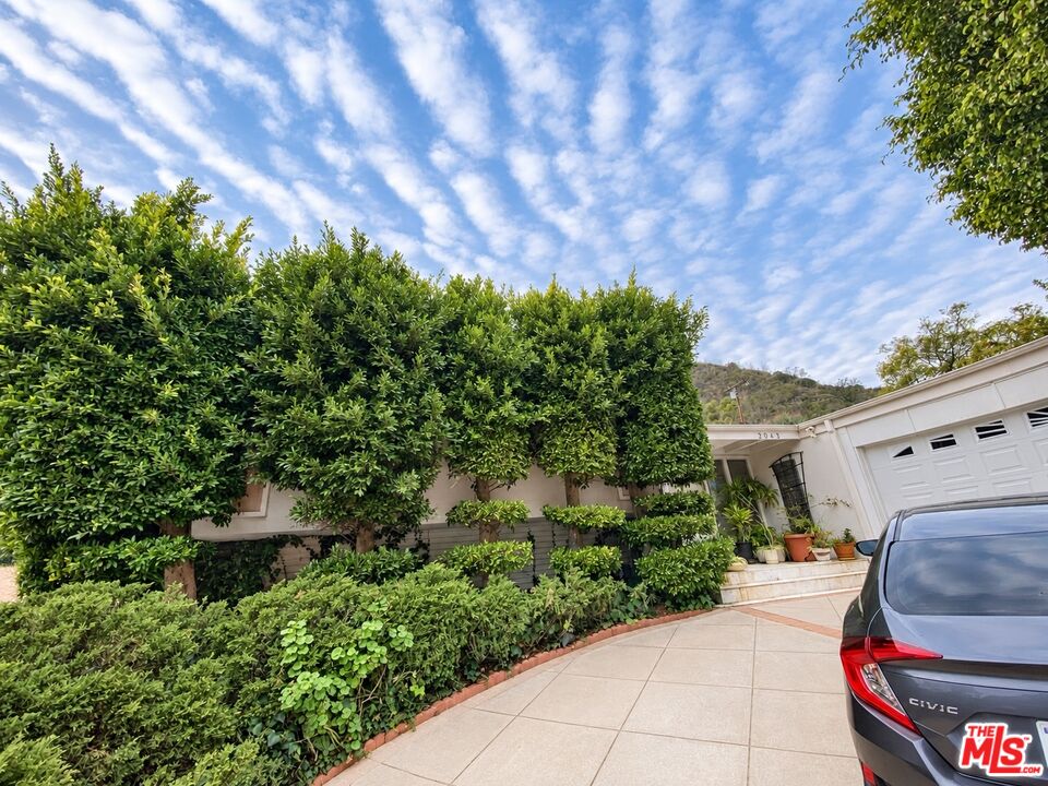Property photo for 2043 San Ysidro Dr, Beverly Hills, CA
