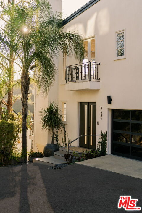 Property photo for 2591 Leicester Dr, Los Angeles, CA