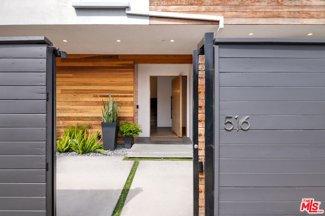 Property photo for 516 Vernon Ave, Venice, CA