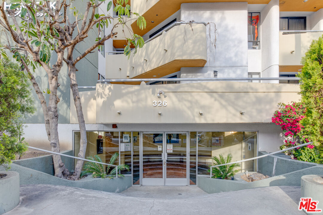 Property photo for 326 Westminster Ave, #404, Los Angeles, CA